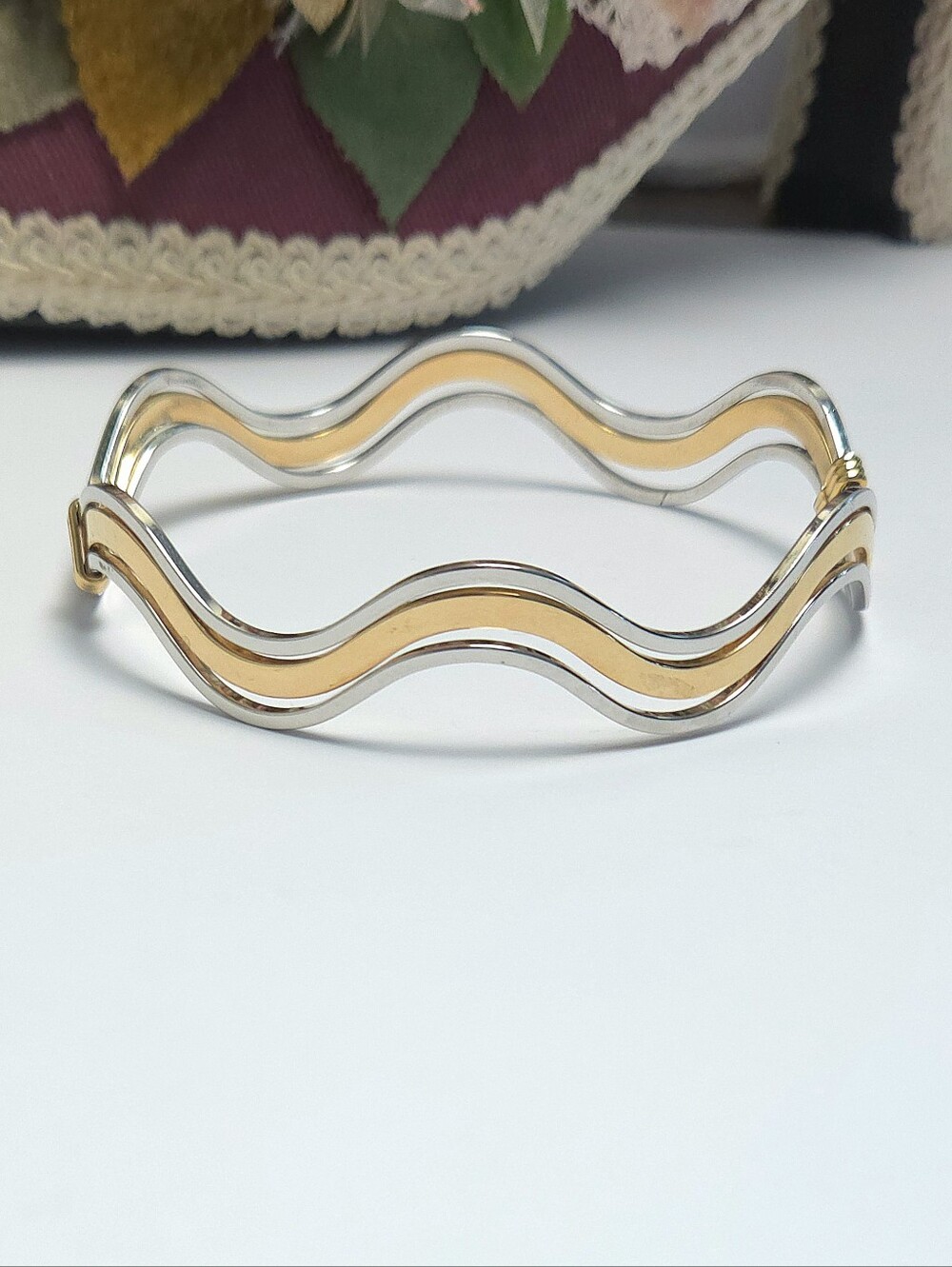 Vintage Avon Silver & Gold Tone Wavey Bangle Bracelet 3 Stacked Wavy Bangles